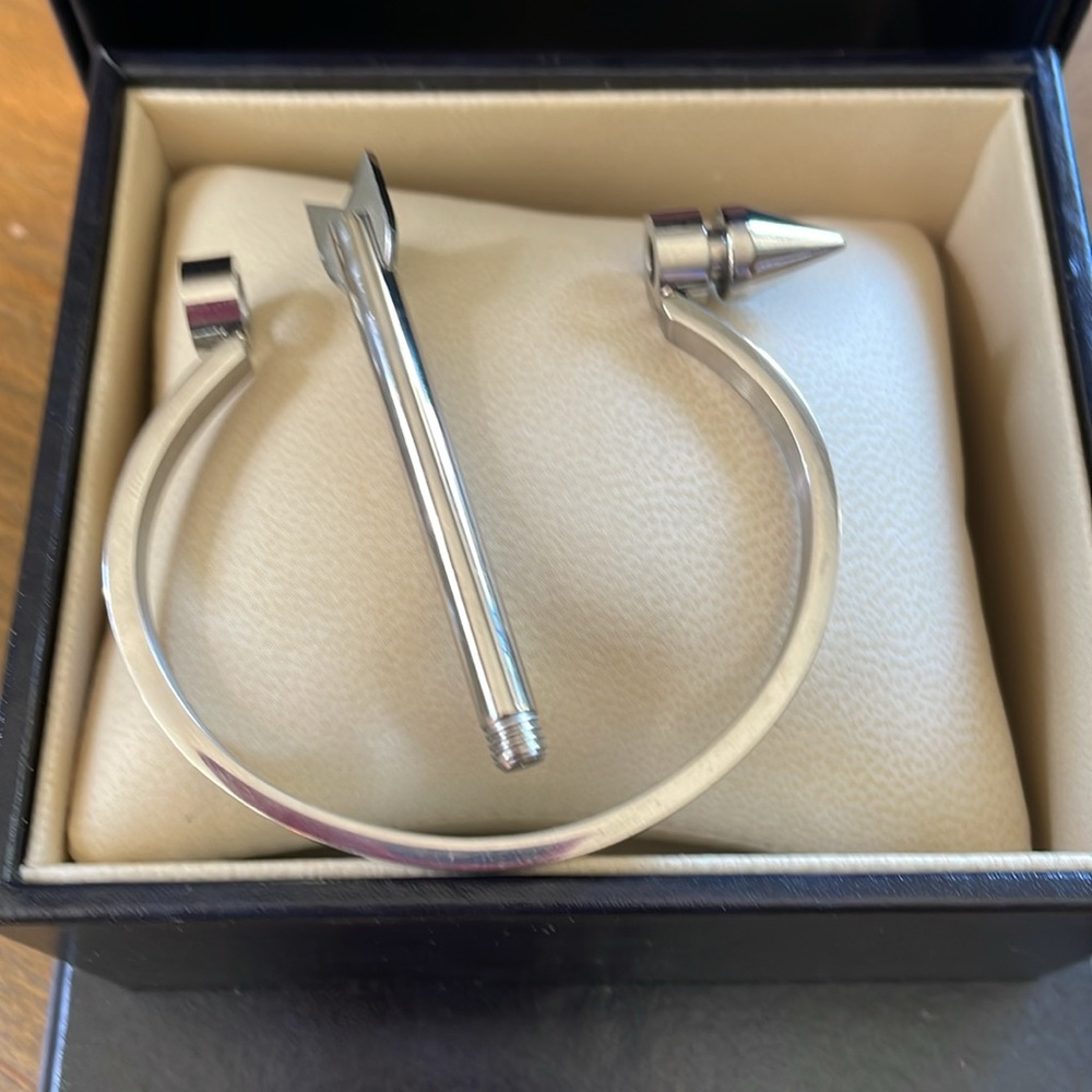 New Arrow Stainless Steal Screw in Bracelet - Picture 6 of 6
